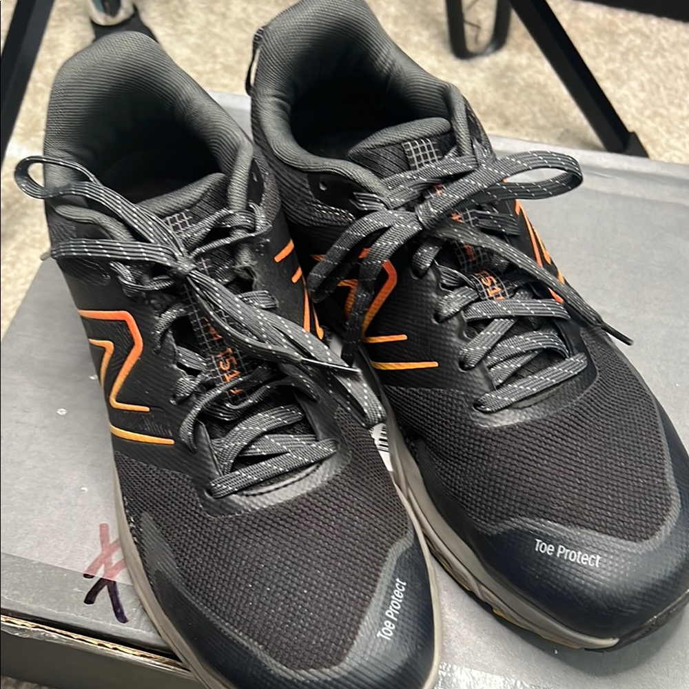 New Balance Black and Orange Athletic Shoes, M9, W10.5 Waterproof